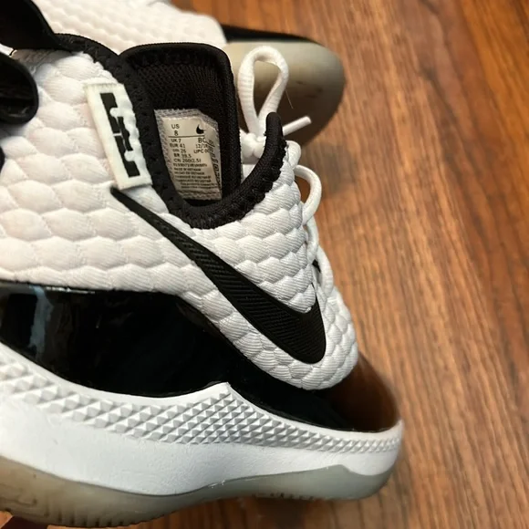 Nike lebron shoes - Picture 4 of 8